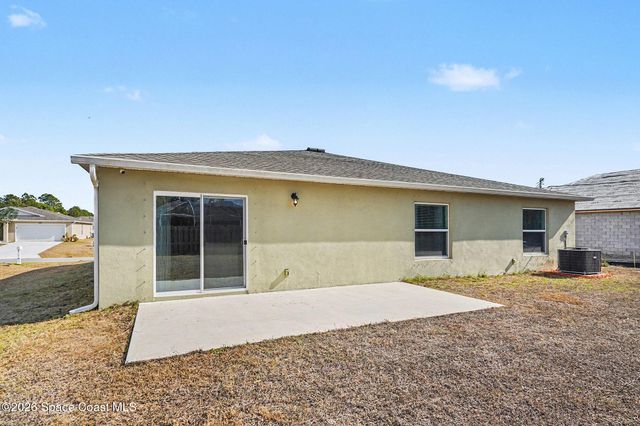 1986 Waukesha Avenue SE, Palm Bay, FL 32909