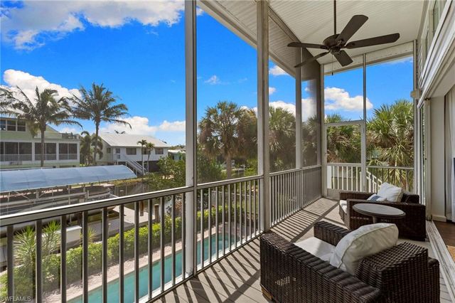 1286 Rainbow CT, Naples, FL 34110