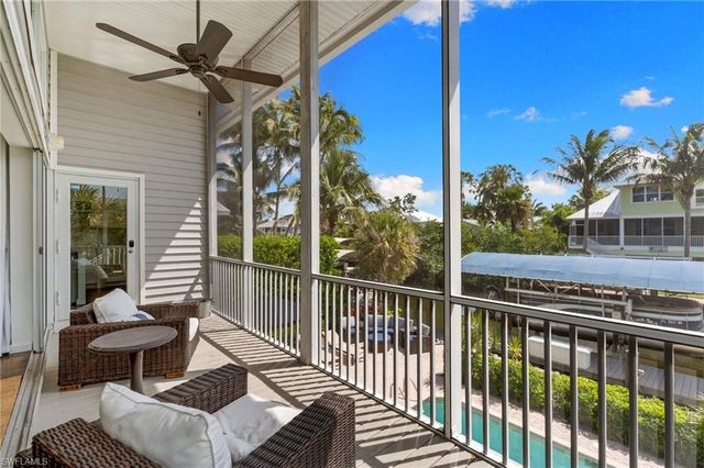 1286 Rainbow CT, Naples, FL 34110