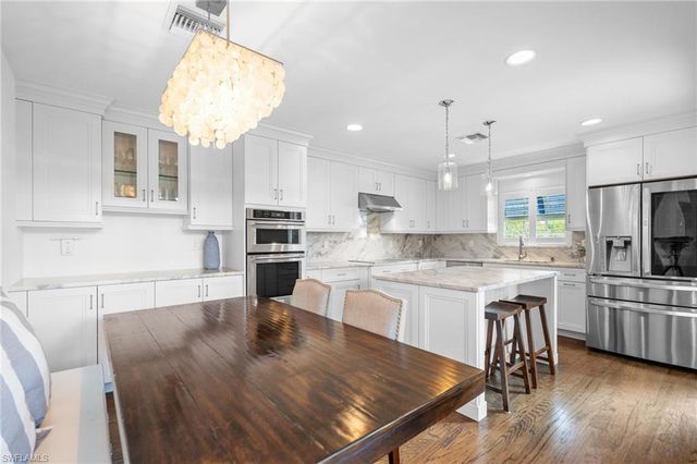 1286 Rainbow CT, Naples, FL 34110