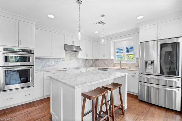 1286 Rainbow CT, Naples, FL 34110