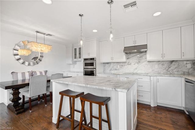 1286 Rainbow CT, Naples, FL 34110