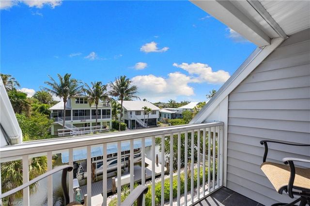 1286 Rainbow CT, Naples, FL 34110