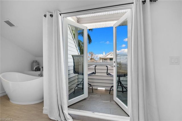 1286 Rainbow CT, Naples, FL 34110