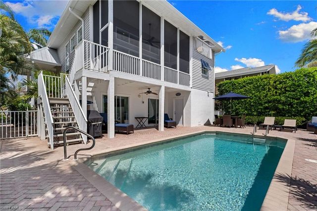 1286 Rainbow CT, Naples, FL 34110