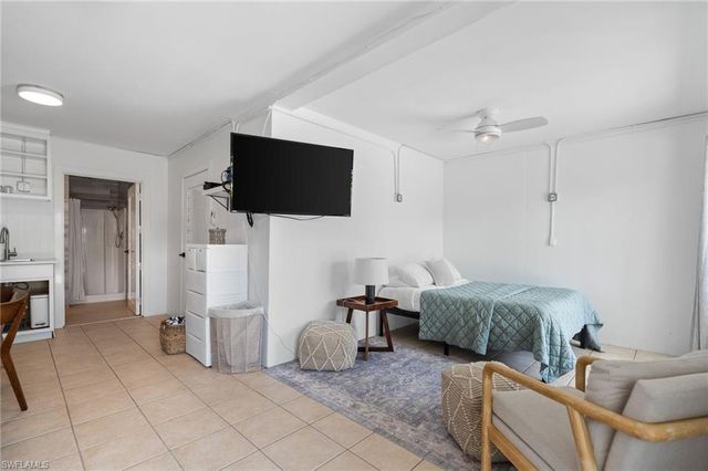 1286 Rainbow CT, Naples, FL 34110