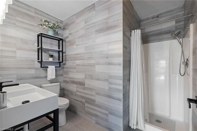 1286 Rainbow CT, Naples, FL 34110