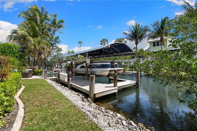 1286 Rainbow CT, Naples, FL 34110