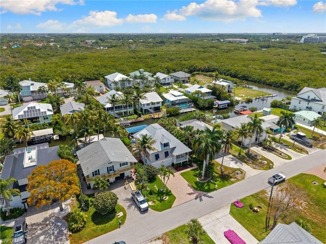 1286 Rainbow CT, Naples, FL 34110