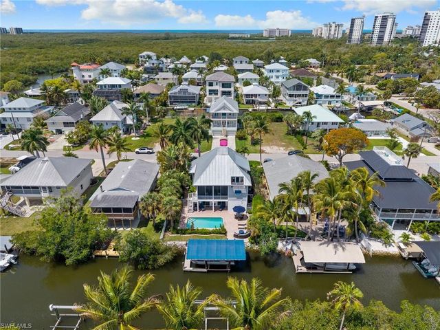 1286 Rainbow CT, Naples, FL 34110