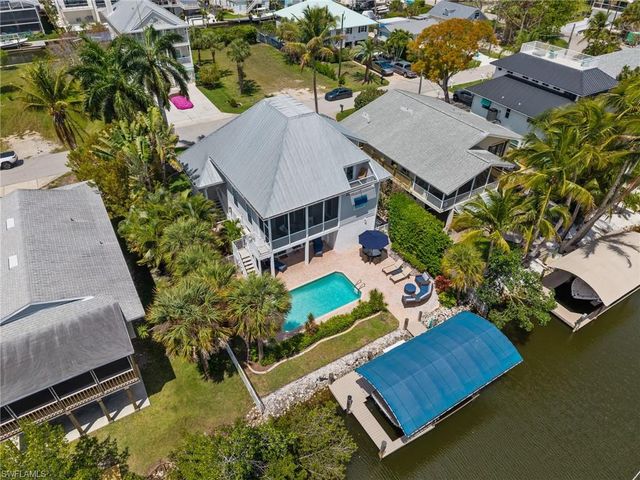 1286 Rainbow CT, Naples, FL 34110