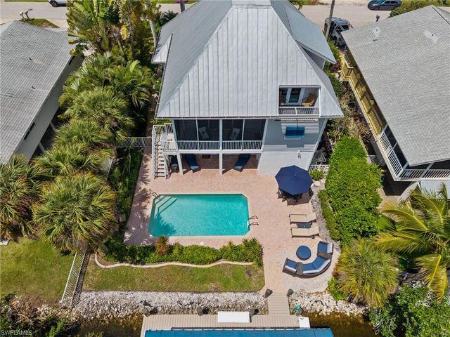 1286 Rainbow CT, Naples, FL 34110