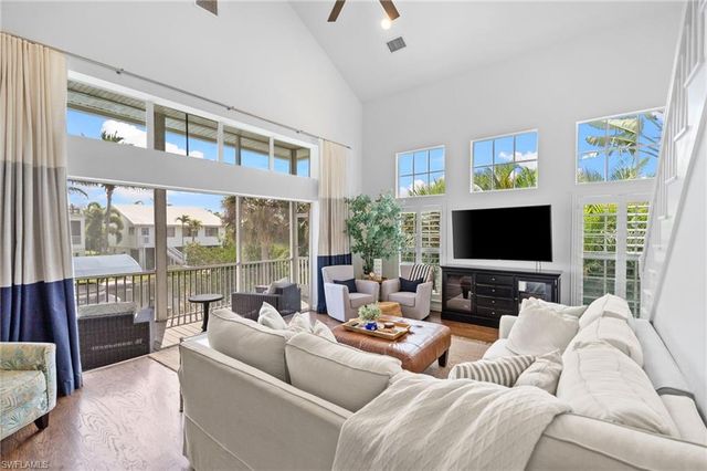 1286 Rainbow CT, Naples, FL 34110