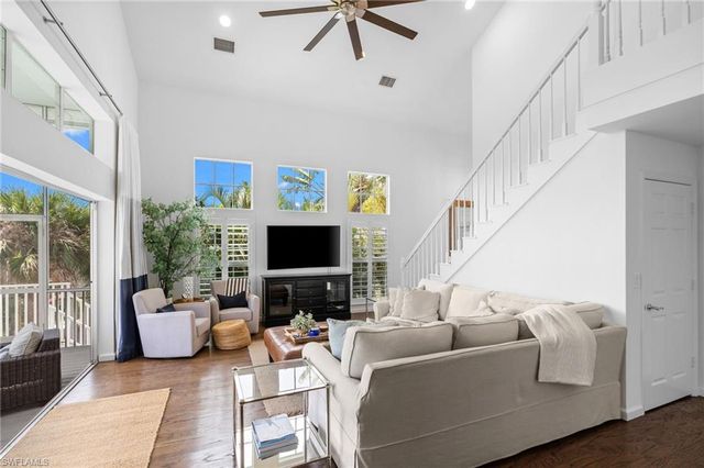 1286 Rainbow CT, Naples, FL 34110