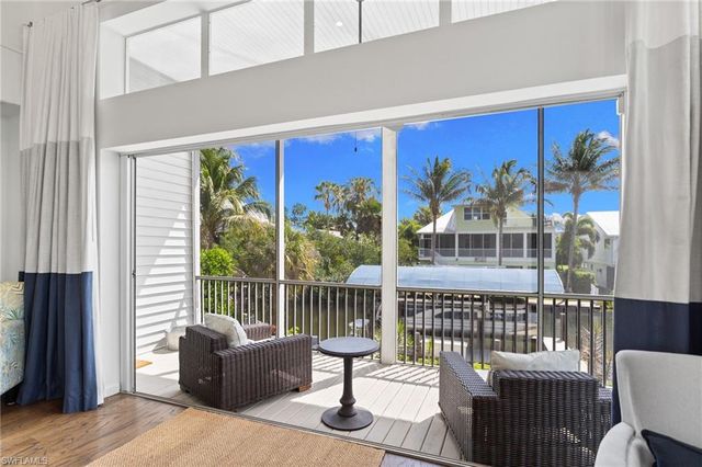 1286 Rainbow CT, Naples, FL 34110