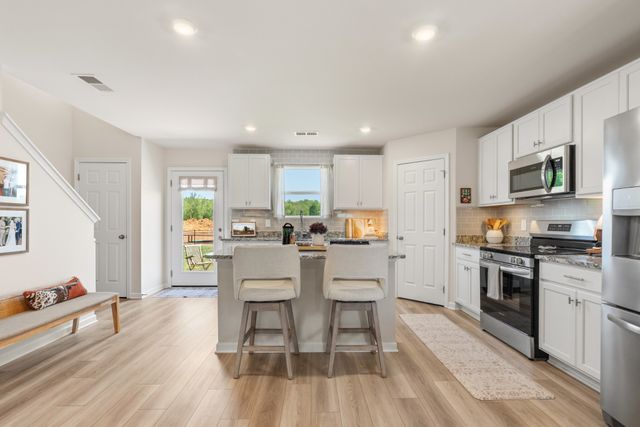 613 Cedar Brook Dr, White House, TN 37188