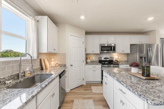 613 Cedar Brook Dr, White House, TN 37188