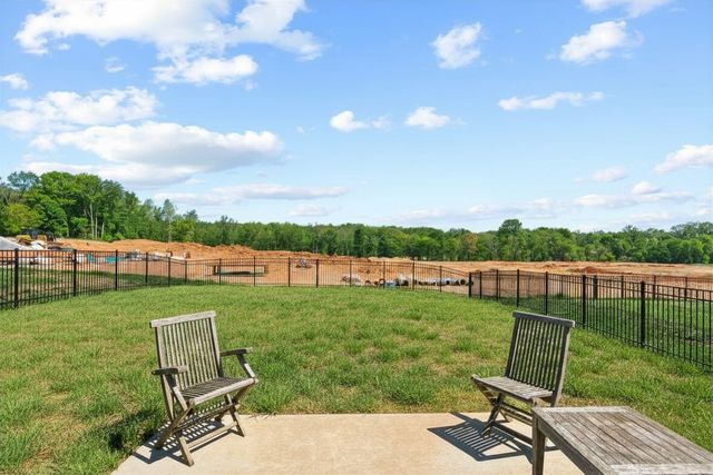 613 Cedar Brook Dr, White House, TN 37188
