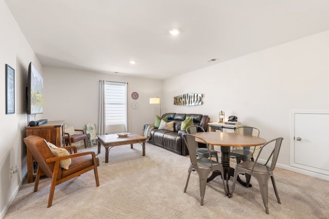 613 Cedar Brook Dr, White House, TN 37188