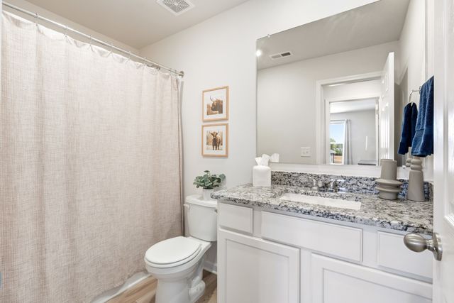 613 Cedar Brook Dr, White House, TN 37188