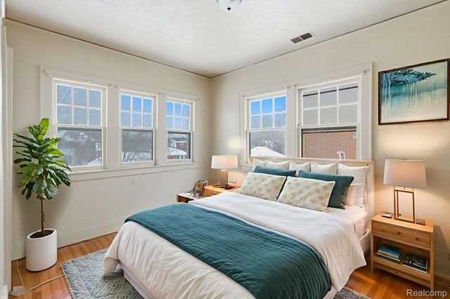 78 Newberry Street, Pontiac, MI 48341