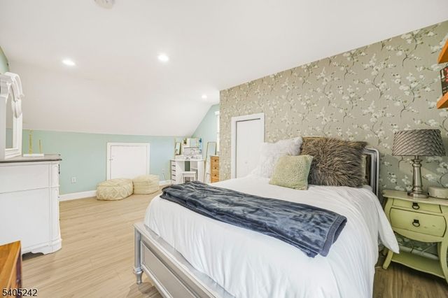 46 Barbara Dr, Pompton Lakes Boro, NJ 07442