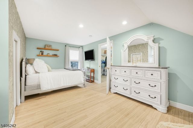 46 Barbara Dr, Pompton Lakes Boro, NJ 07442