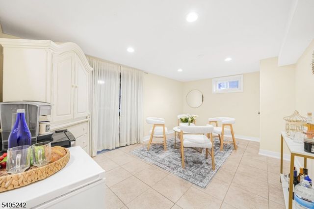 46 Barbara Dr, Pompton Lakes Boro, NJ 07442