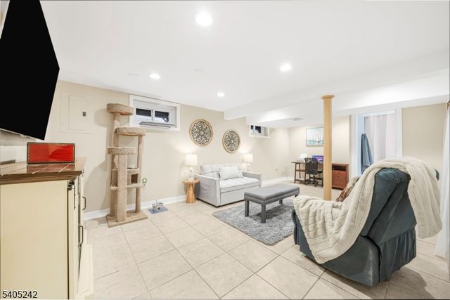 46 Barbara Dr, Pompton Lakes Boro, NJ 07442