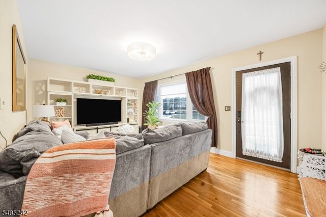 46 Barbara Dr, Pompton Lakes Boro, NJ 07442