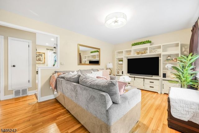 46 Barbara Dr, Pompton Lakes Boro, NJ 07442