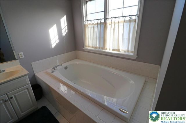 2127 Sherbrooke Drive, Lower Saucon Twp, PA 18015