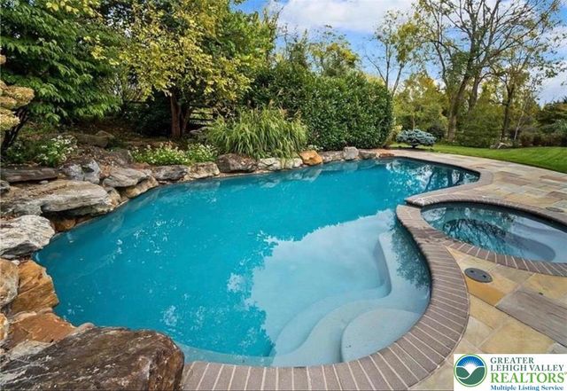 2127 Sherbrooke Drive, Lower Saucon Twp, PA 18015