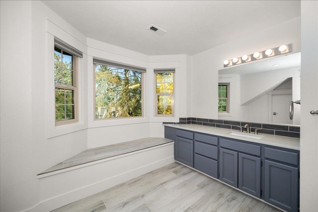 1114 E 19th Ave, Spokane, WA 99203