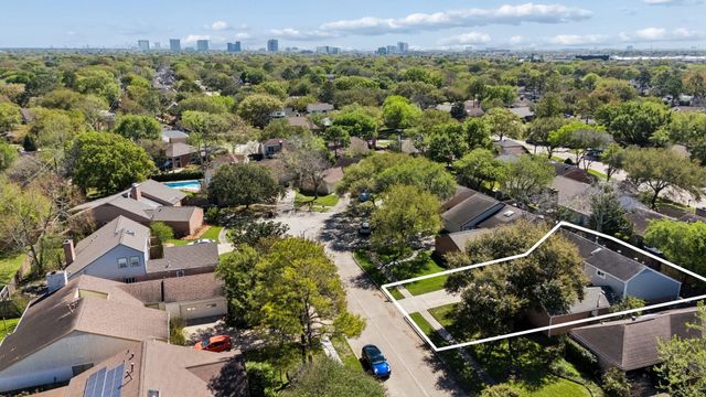 12415 Rocky Knoll Drive, Houston, TX 77077