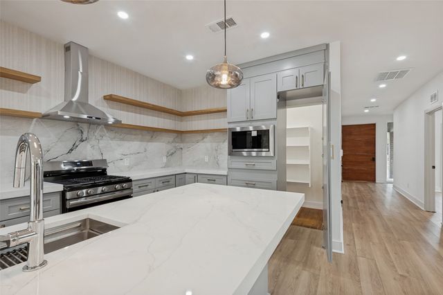 514 S Marlborough Avenue, Dallas, TX 75208