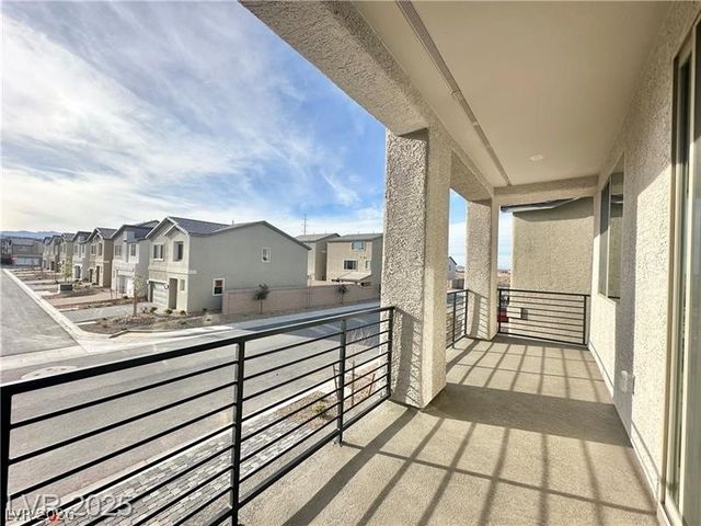 7348 Crown Landing Street, Las Vegas, NV 89113