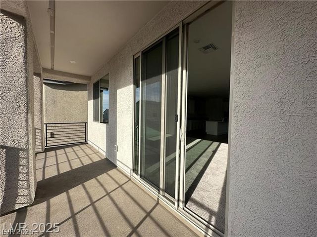 7348 Crown Landing Street, Las Vegas, NV 89113