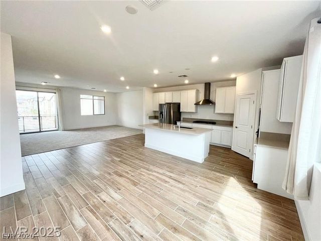 7348 Crown Landing Street, Las Vegas, NV 89113