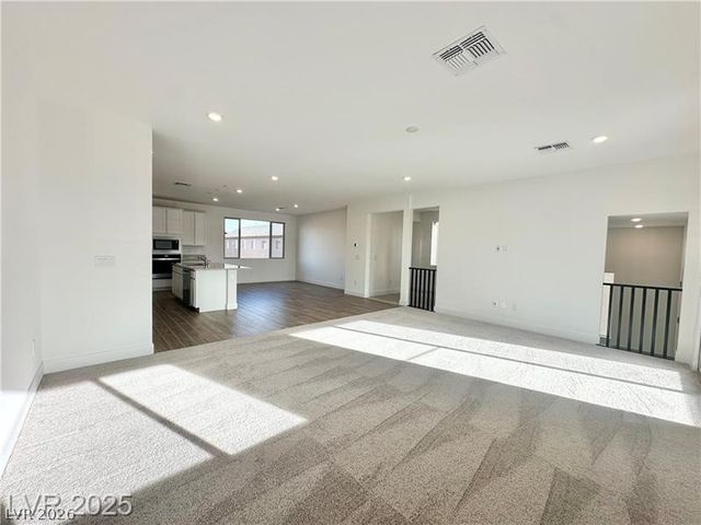 7348 Crown Landing Street, Las Vegas, NV 89113