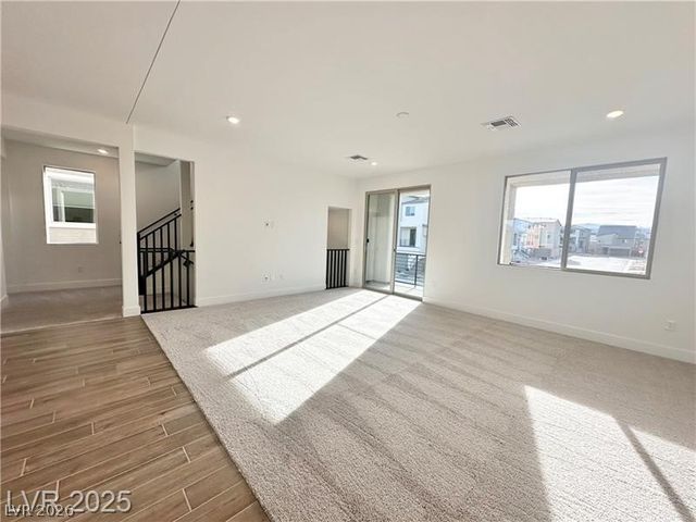 7348 Crown Landing Street, Las Vegas, NV 89113