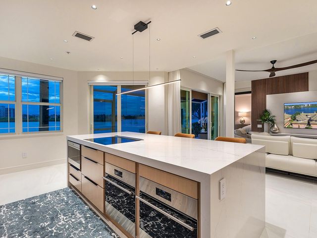 6427 MOORINGS POINT CIRCLE 101, Lakewood Ranch, FL 34202