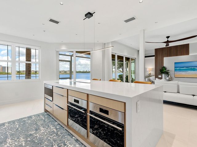 6427 MOORINGS POINT CIRCLE 101, Lakewood Ranch, FL 34202