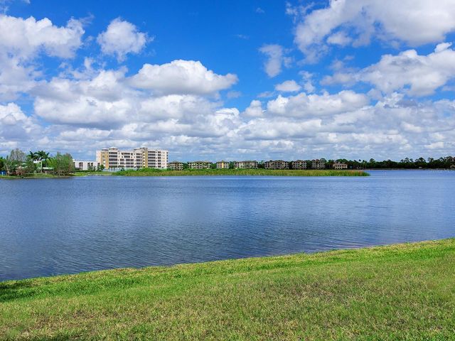 6427 MOORINGS POINT CIRCLE 101, Lakewood Ranch, FL 34202