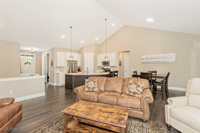 8086 Canyon Ridge, Chagrin Falls, OH 44023