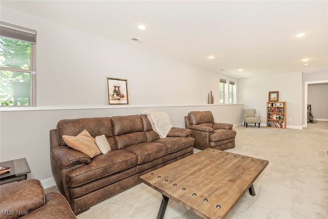 8086 Canyon Ridge, Chagrin Falls, OH 44023