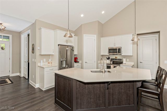 8086 Canyon Ridge, Chagrin Falls, OH 44023