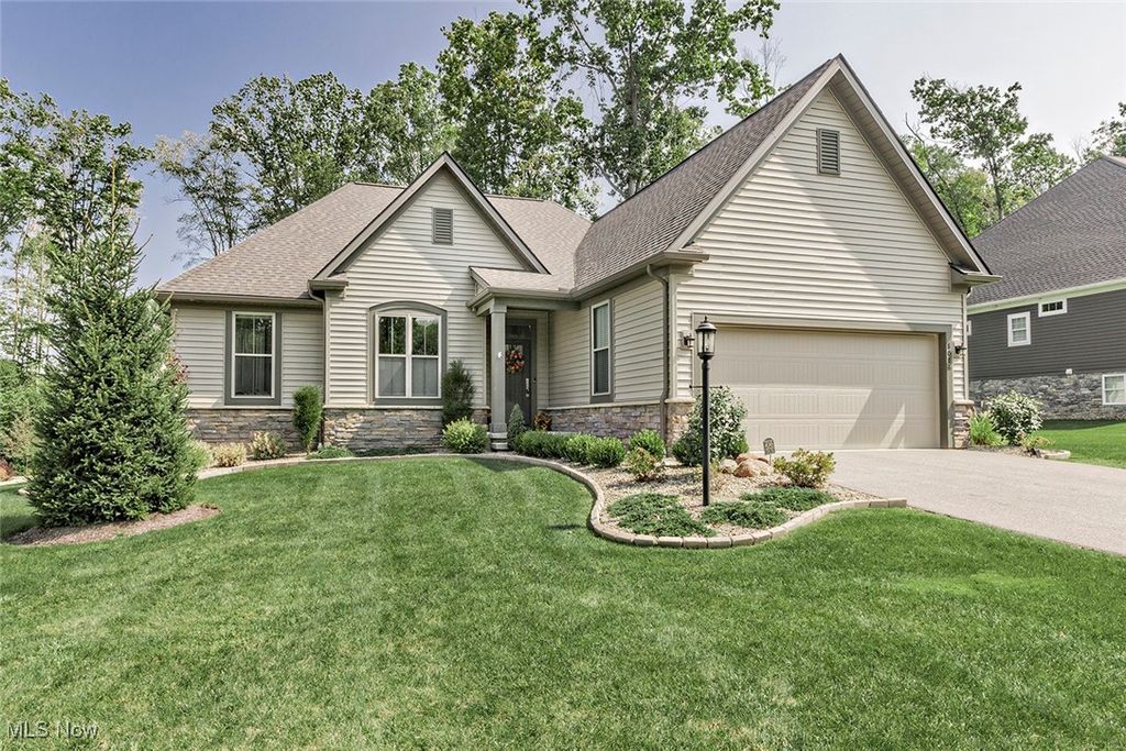 8086 Canyon Ridge, Chagrin Falls, OH 44023