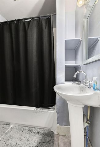 930 Mahlon Street, Lansing, MI 48906