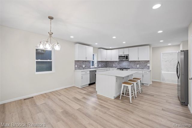 3187 Woodlawn Street, Commerce Twp, MI 48390